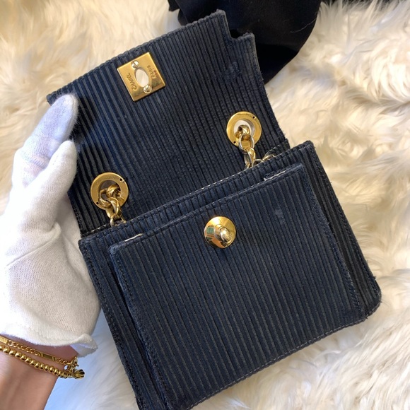 ❌SOLD❌Chanel vintage mini vertical quilt bijoux chain mini square - Picture 9 of 13